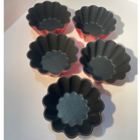 New Maxwell & Williams, Non-Stick Microstoven 5 In. Fluted Flan Pan, Set of 5 - Picture 1 of 8